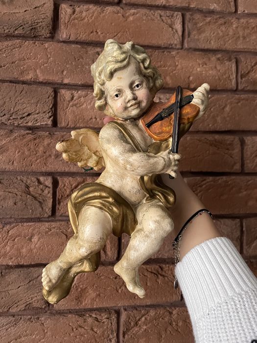 Figurki aniołki grające na instrumentach