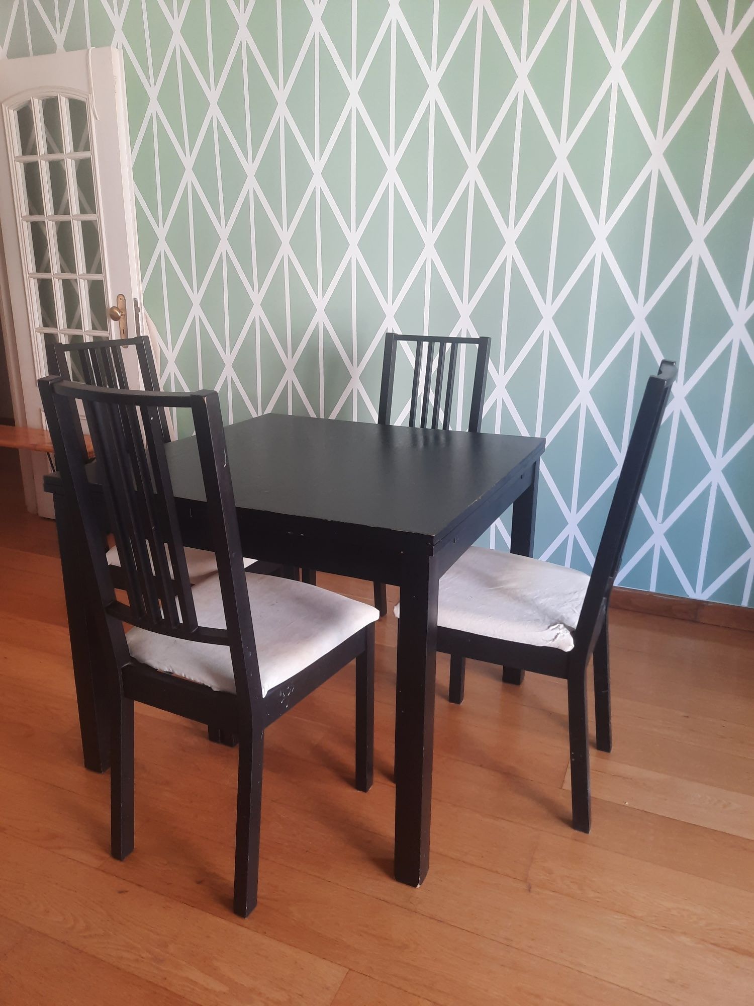 Mesa Extensivel com 4 cadeiras ikea