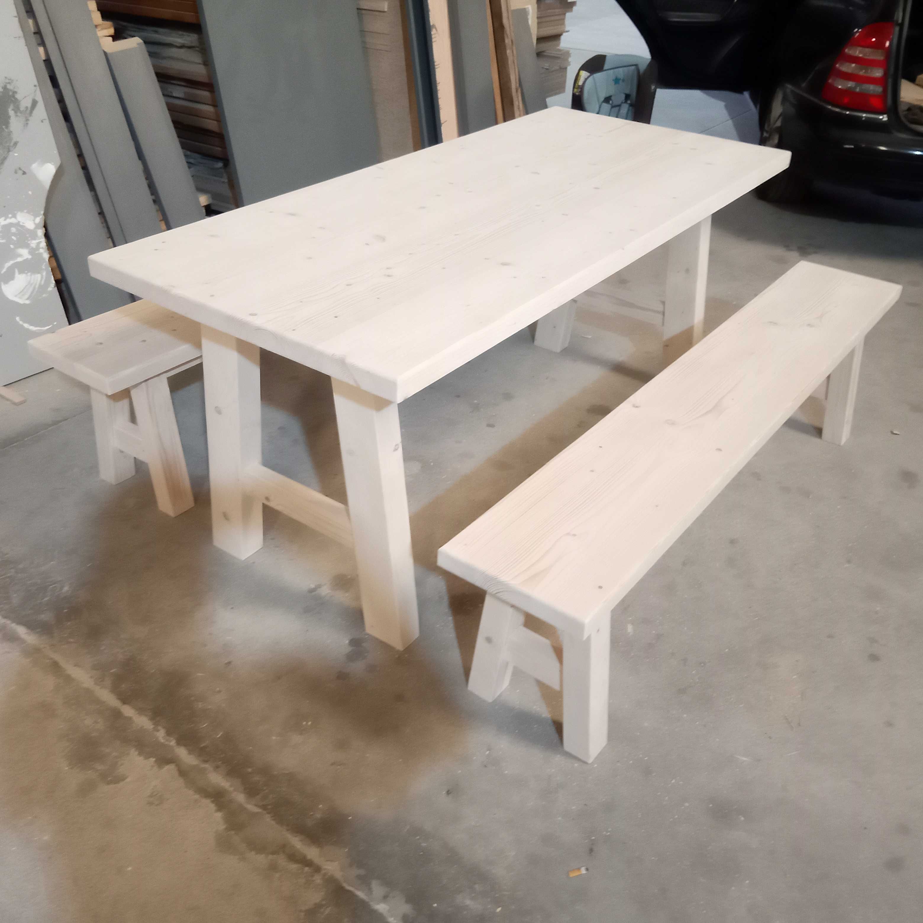 Mesa em madeira maciça