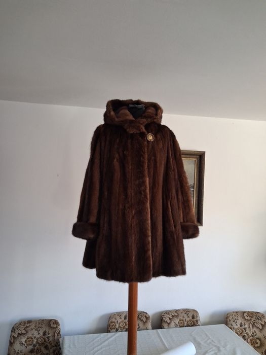Norki.. futerko koloru brązowego z kapturem