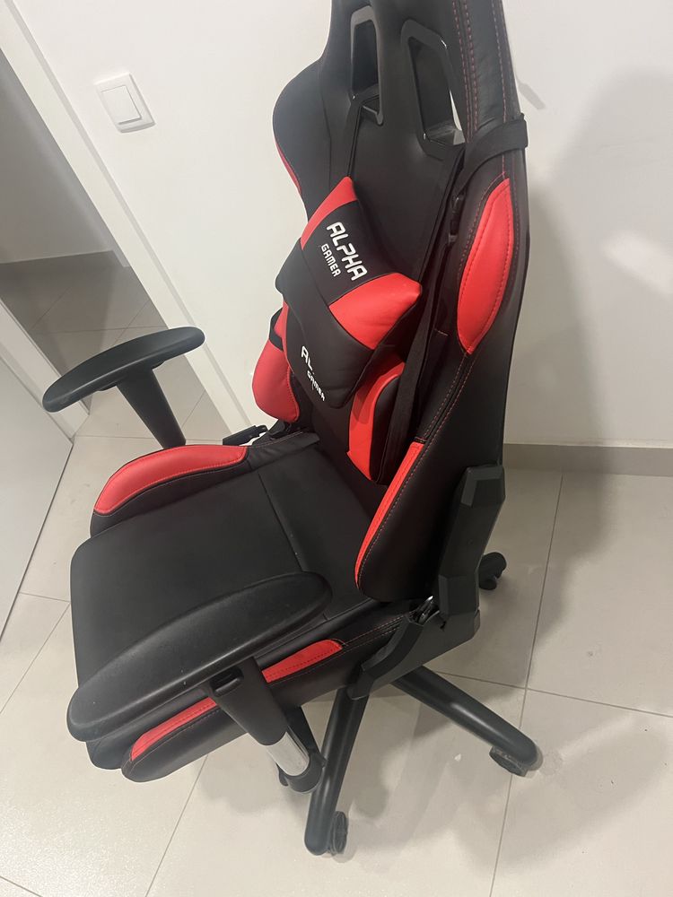 Cadeira alpha game preta e vermelha
