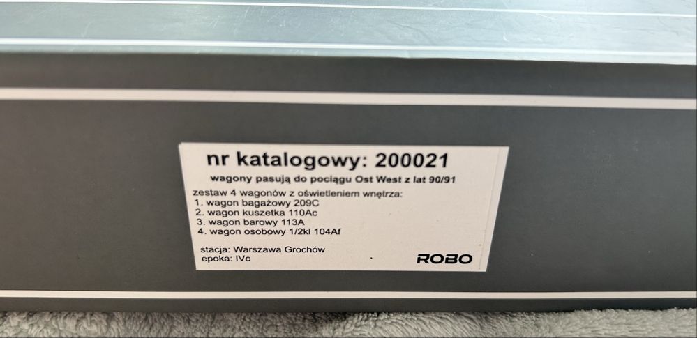 Wagony osobowe PKP Robo 200021 OST-WEST oświetlenie nie piko