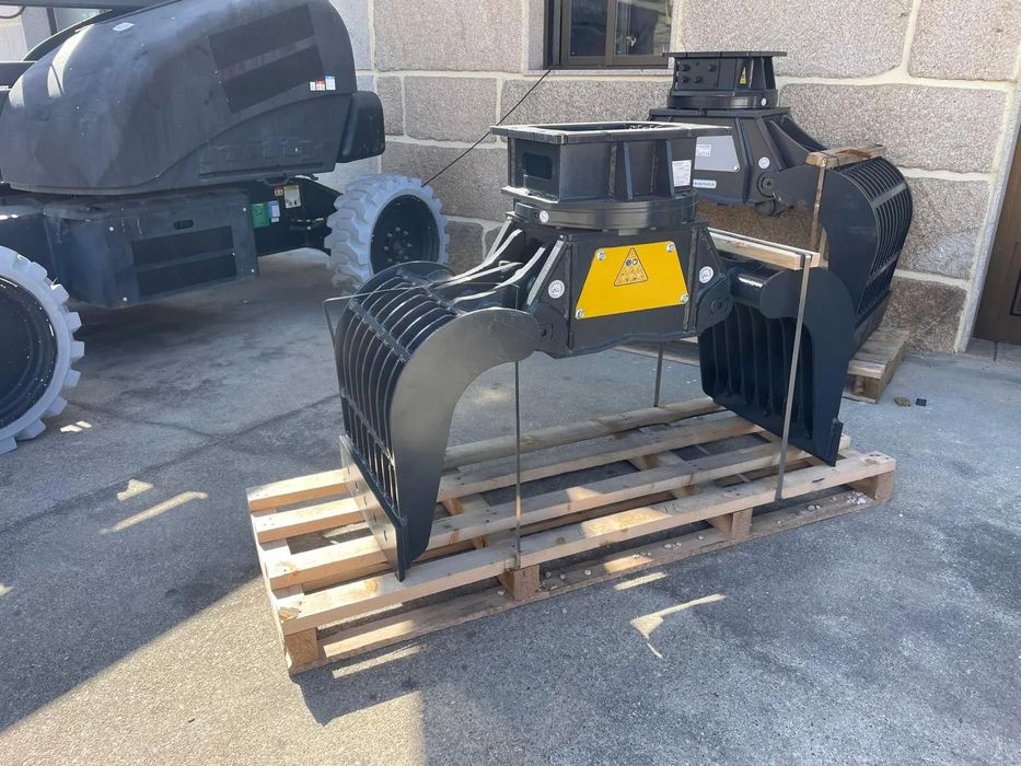 Mustang GRP 450D - Pinça de Demolição