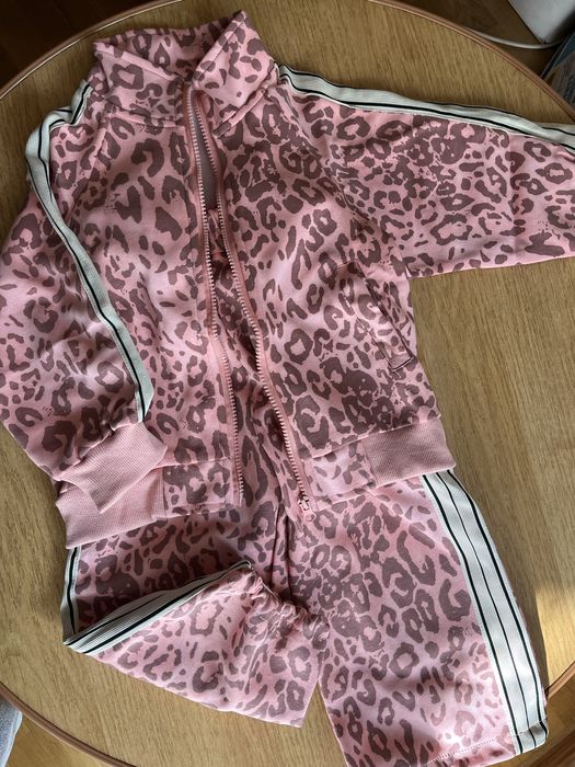 Продам спортивний костюм для дівчинки леопардовий
