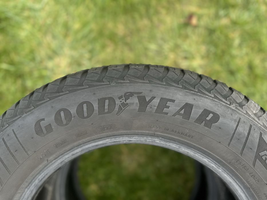 Зимова резина 195 65 R15 Goodyear