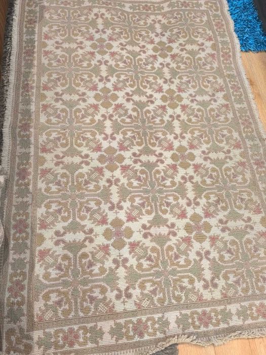 Tapetes de Arraiolos Ler anuncio