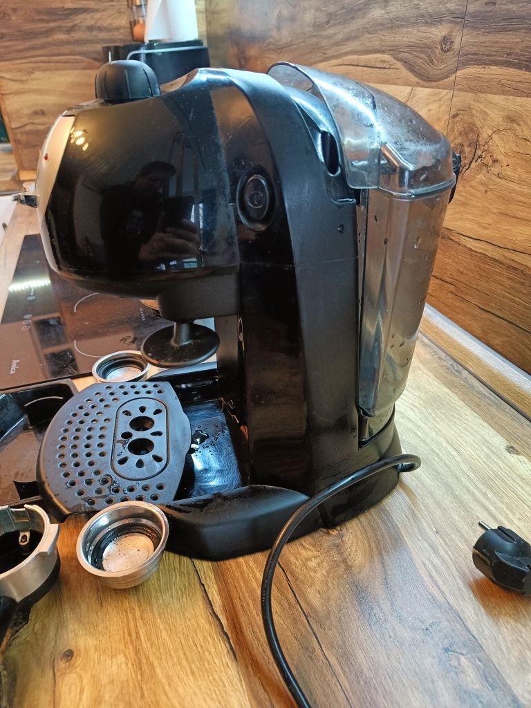 Ekspres kolbowy do kawy DeLonghi ec201 speniacz mleka