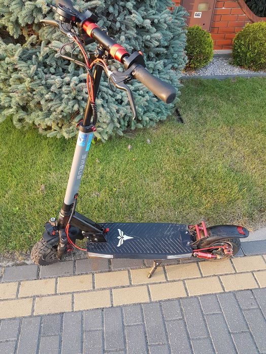 Hulajnoga Engwe lepsza niz Kukirin g2 4 master