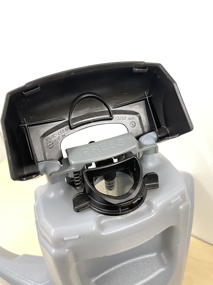 Pojemnik na wode detergent odkurzacz karcher Se 4001 Se 4002 kompletny