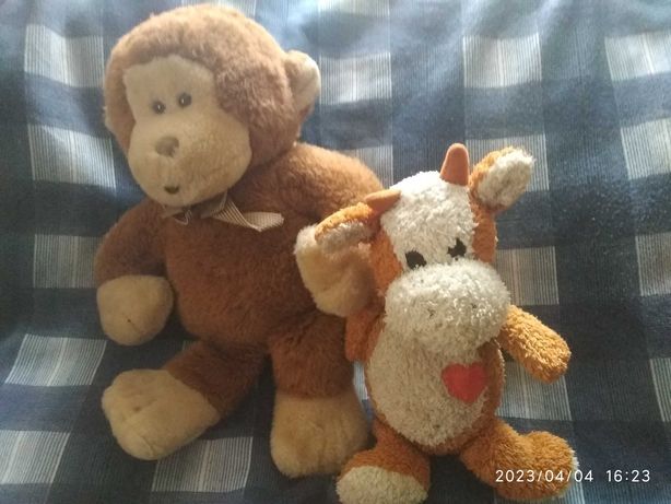 М'які іграшки: мавпа, корова