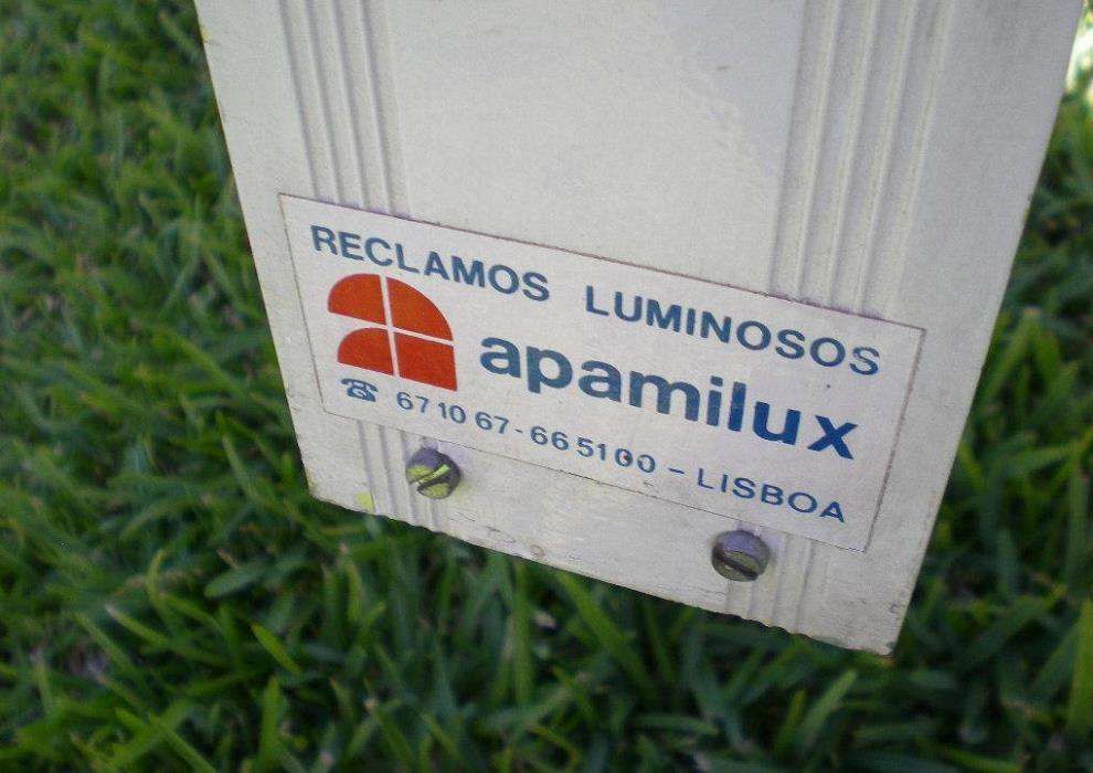 Reclamo publicitário luminoso Grundig máquinas TV vídeo HI FI