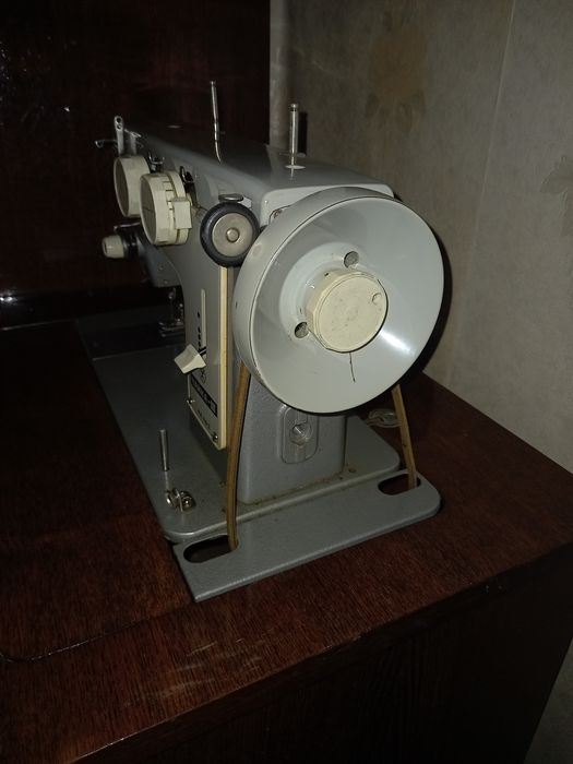 Швейная машинка Чайка-3 с ножным приводом