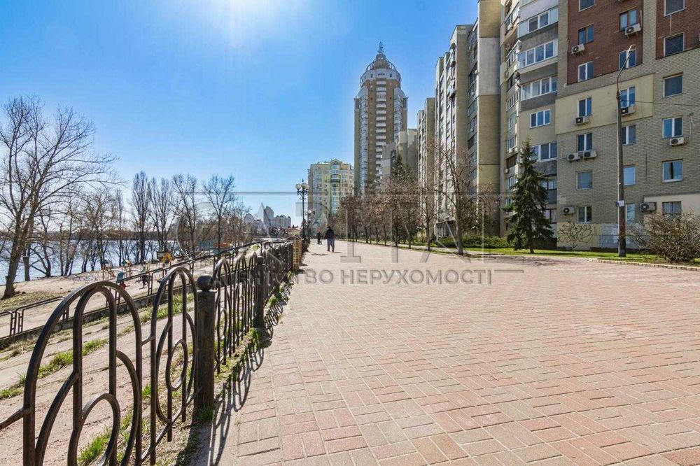 Продаж квартири  пр-т Володимира Івасюка 14 б / парк Наталка / Оболонь