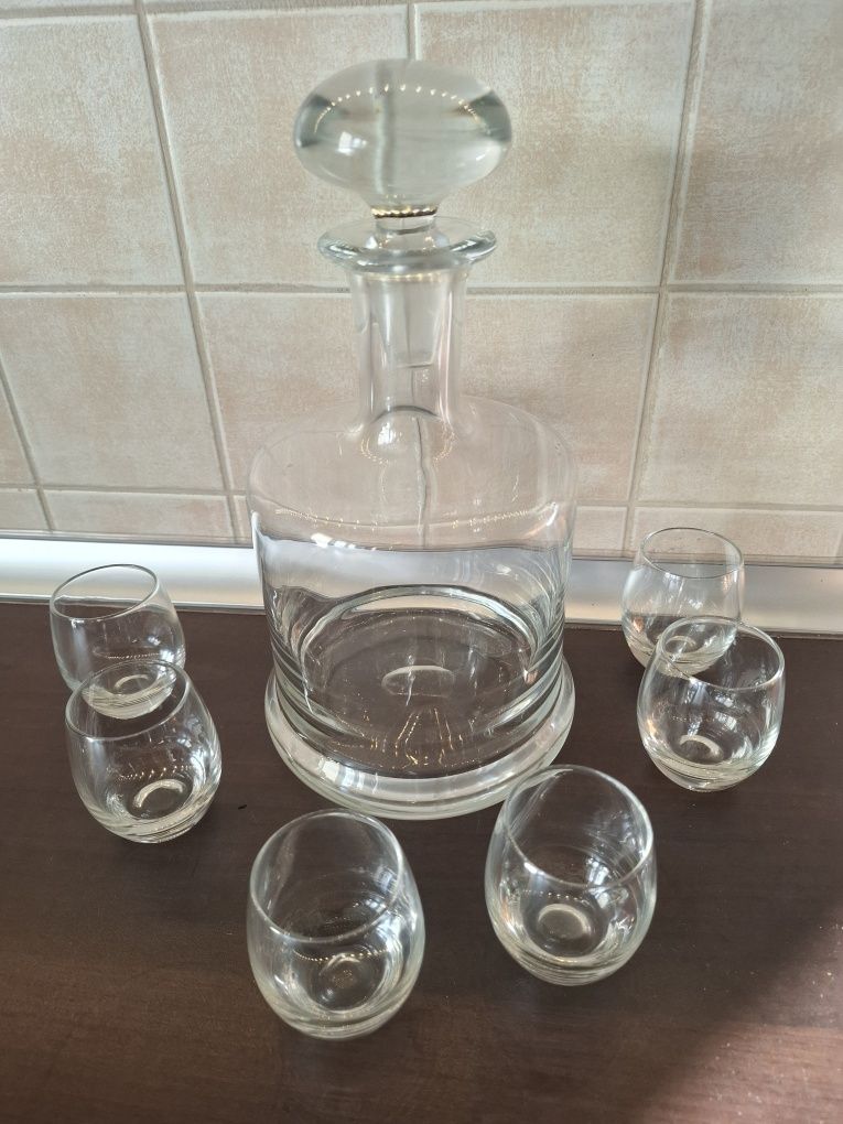 Karafka plus 6 kieliszkow