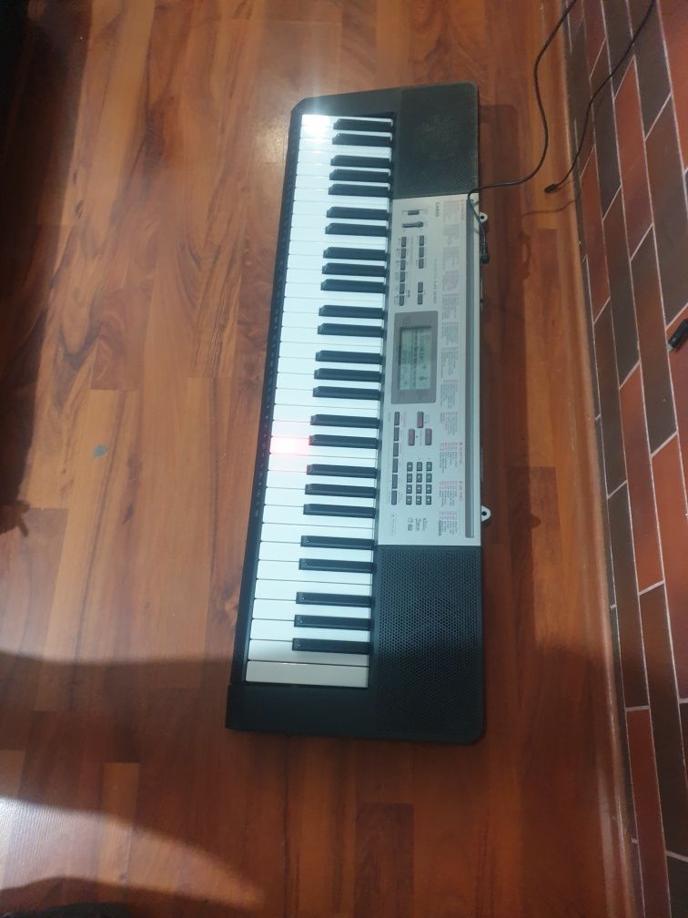 Dynamika casio podświetlany keyboard  do nauki szkoły muzycznej lk 240