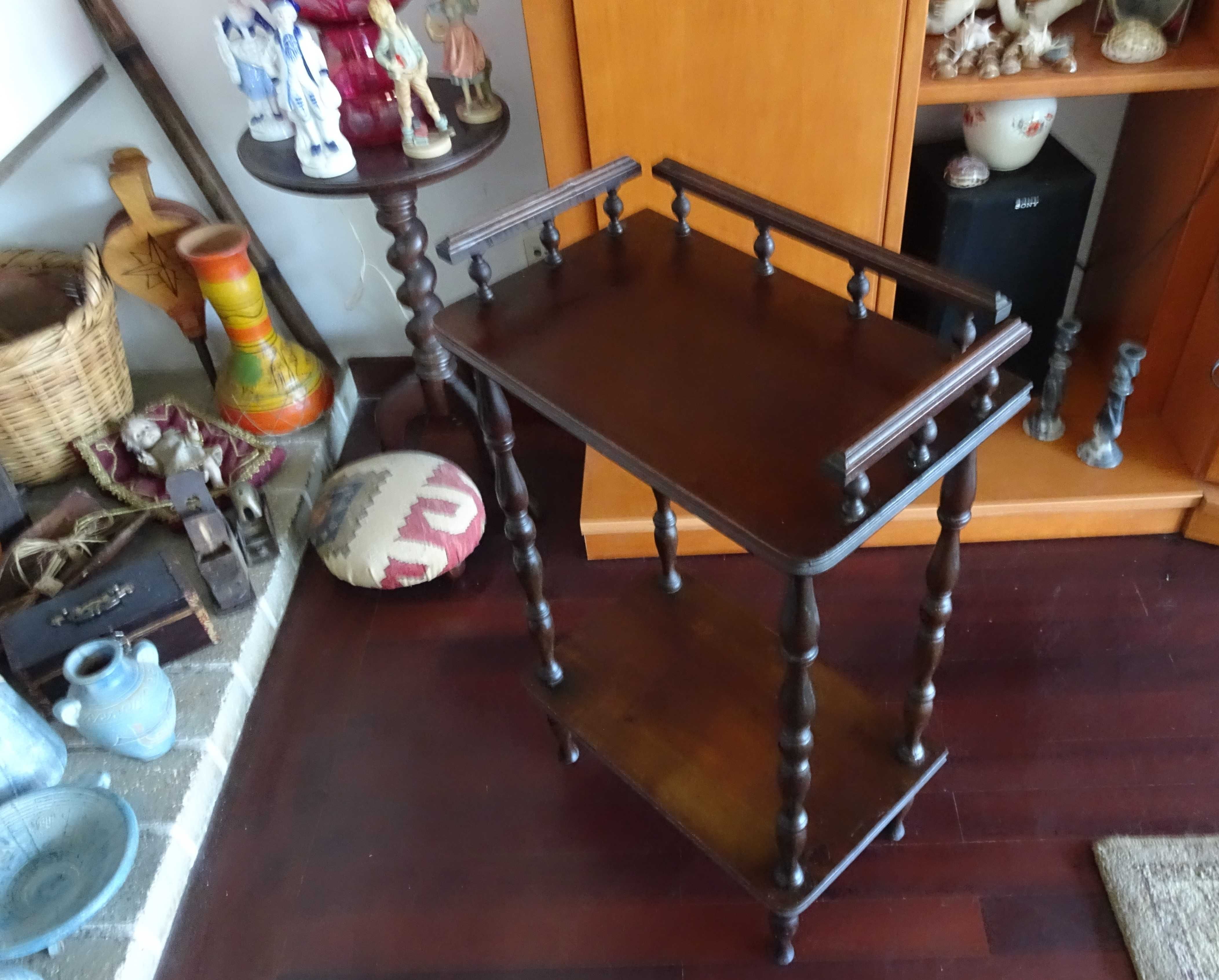 Mesinha de Apoio Para Sala ou Hall (Com mais de 50 Anos)
