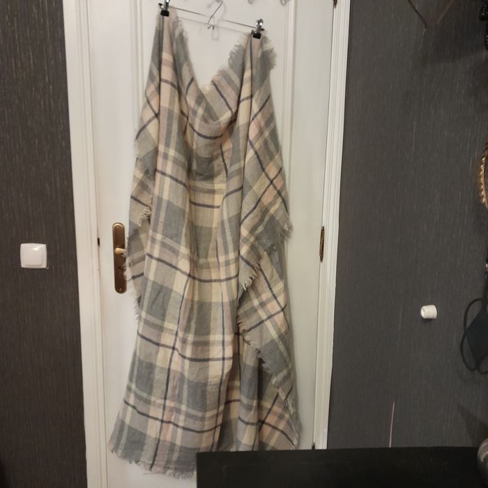 Echarp 143x144 algodão em ótimo estado