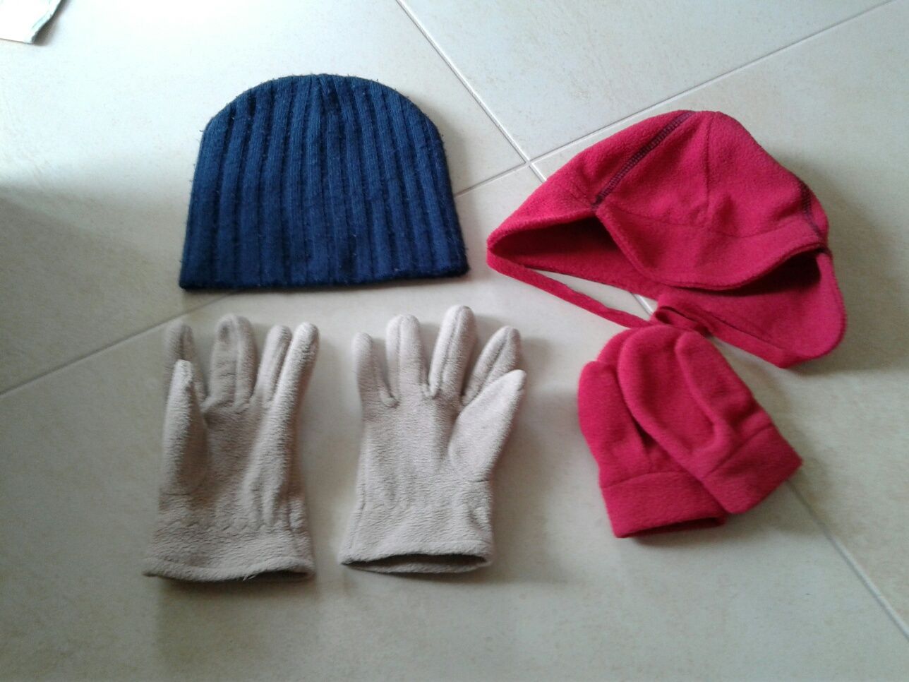 Gorros e luvas