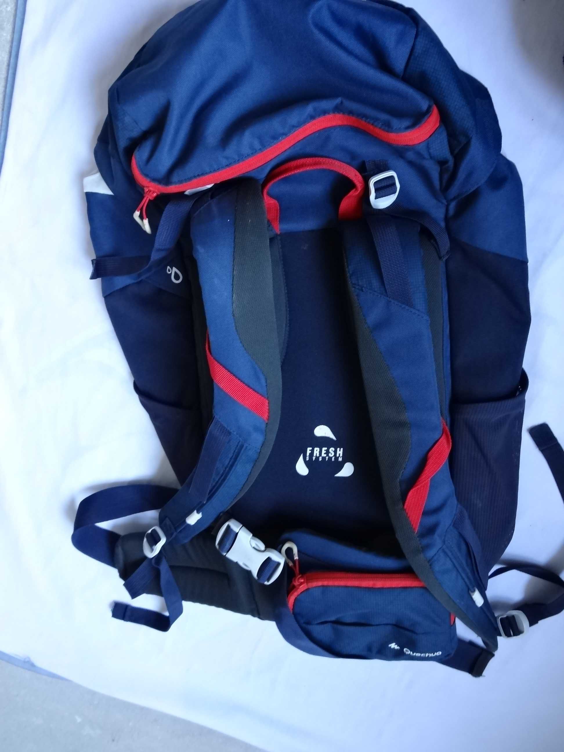 Plecak QUECHUA MH100 30L Turystyczny