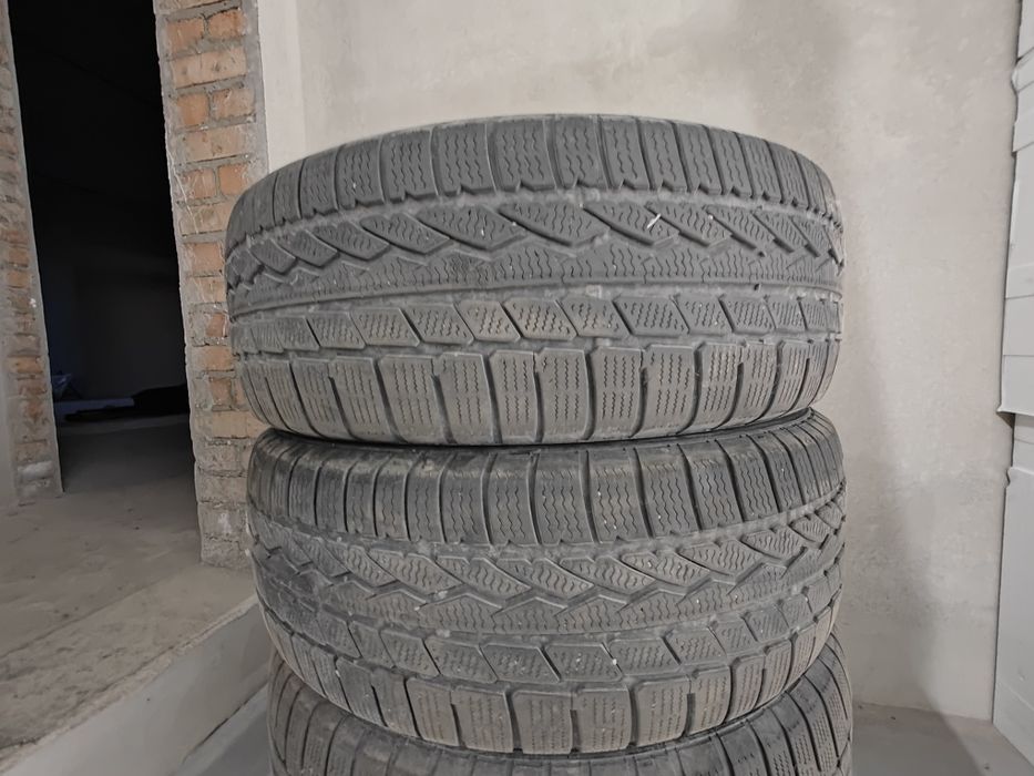 Шини зимові 225/60 R17