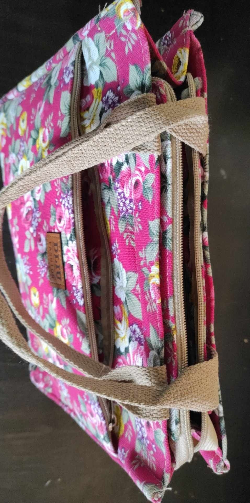 Bolsa nova em tecido com fecho