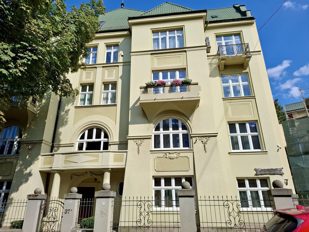 Продається елегантна квартира у Львові, вул. Котляревського, 37а.