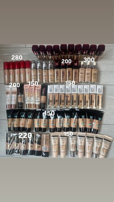 Туш, пудра, тональный крем