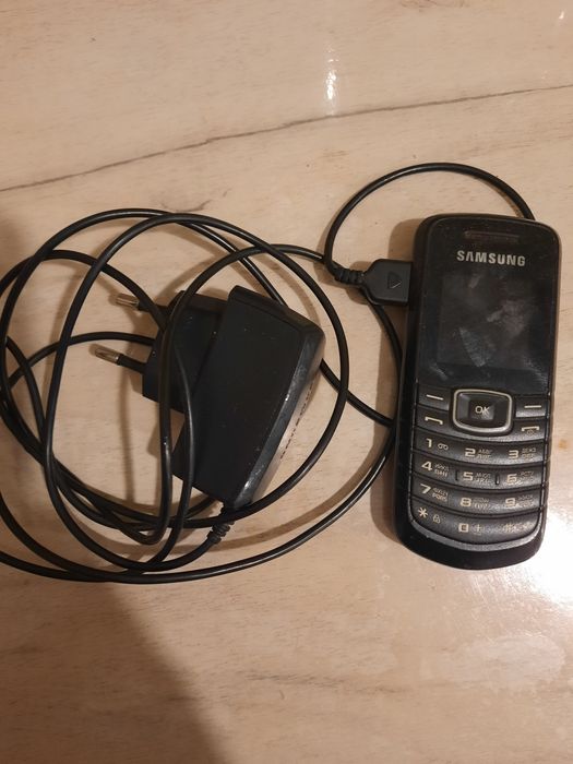Телефон кнопочный самсунг. В гарному   СТАНІ.