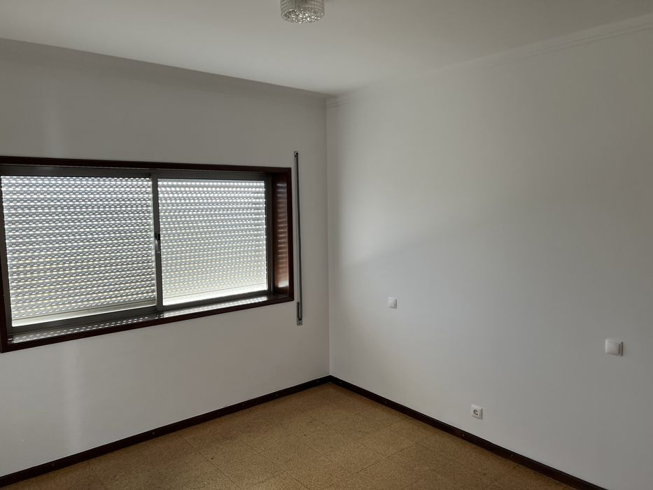 Apartamento T4 com sótão e terraço oliveira do bairro