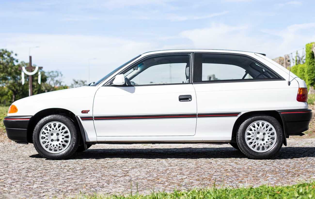 Opel Astra GT 1.6i 3P. (Certificado Museu do Caramulo)