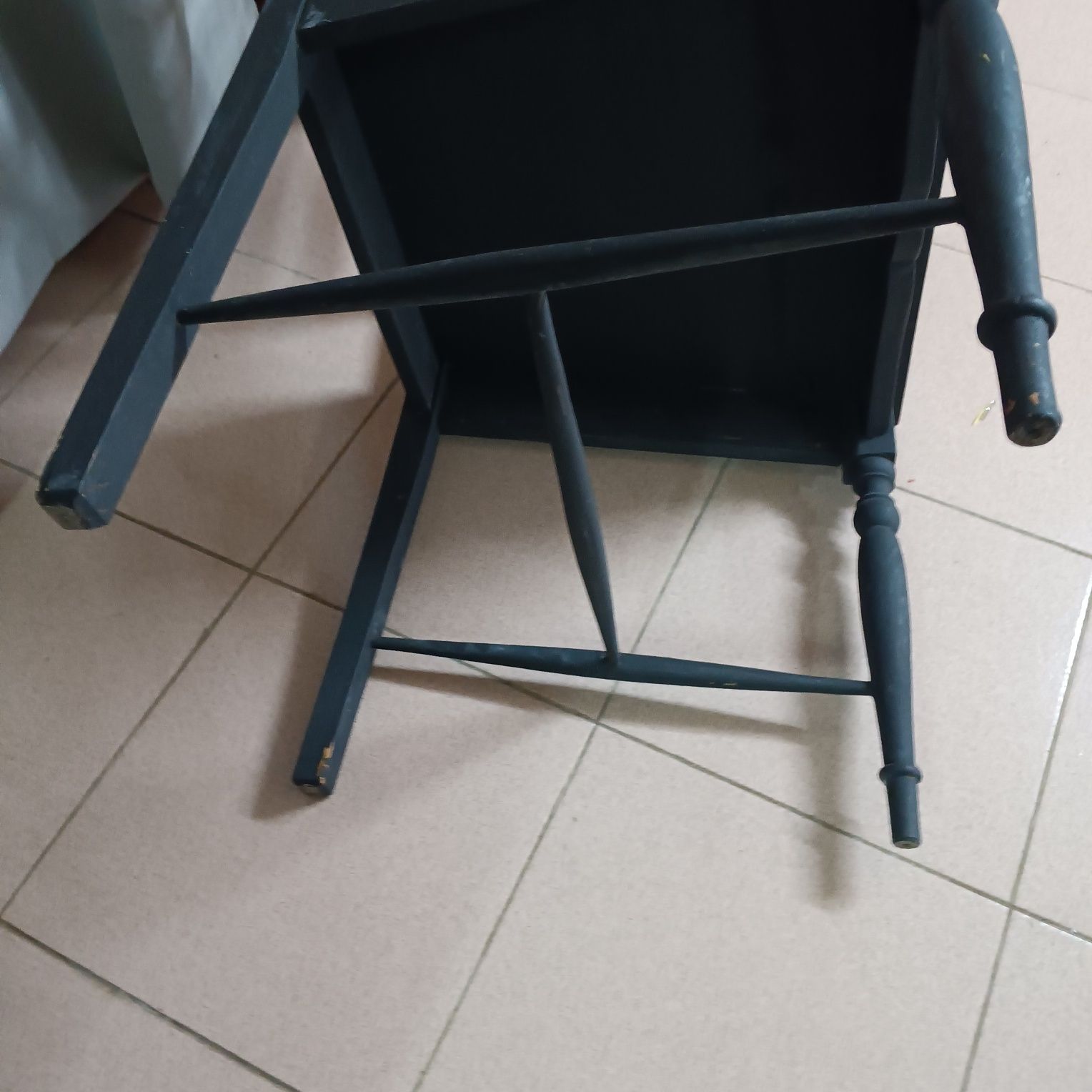 Cadeirao antigo pintado preto