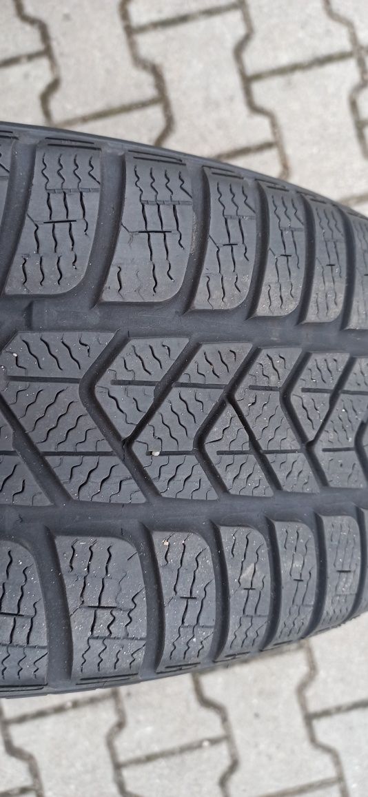 Felgi 17 Volvo plus opony Pirelly 225/50/17