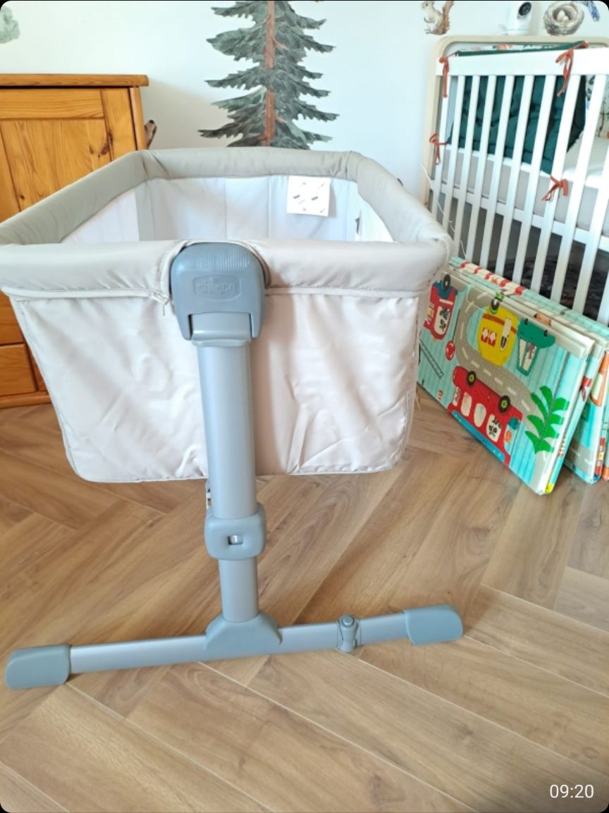 Chicco Next2Me Essential Dune łóżeczko dostawne moskitiera