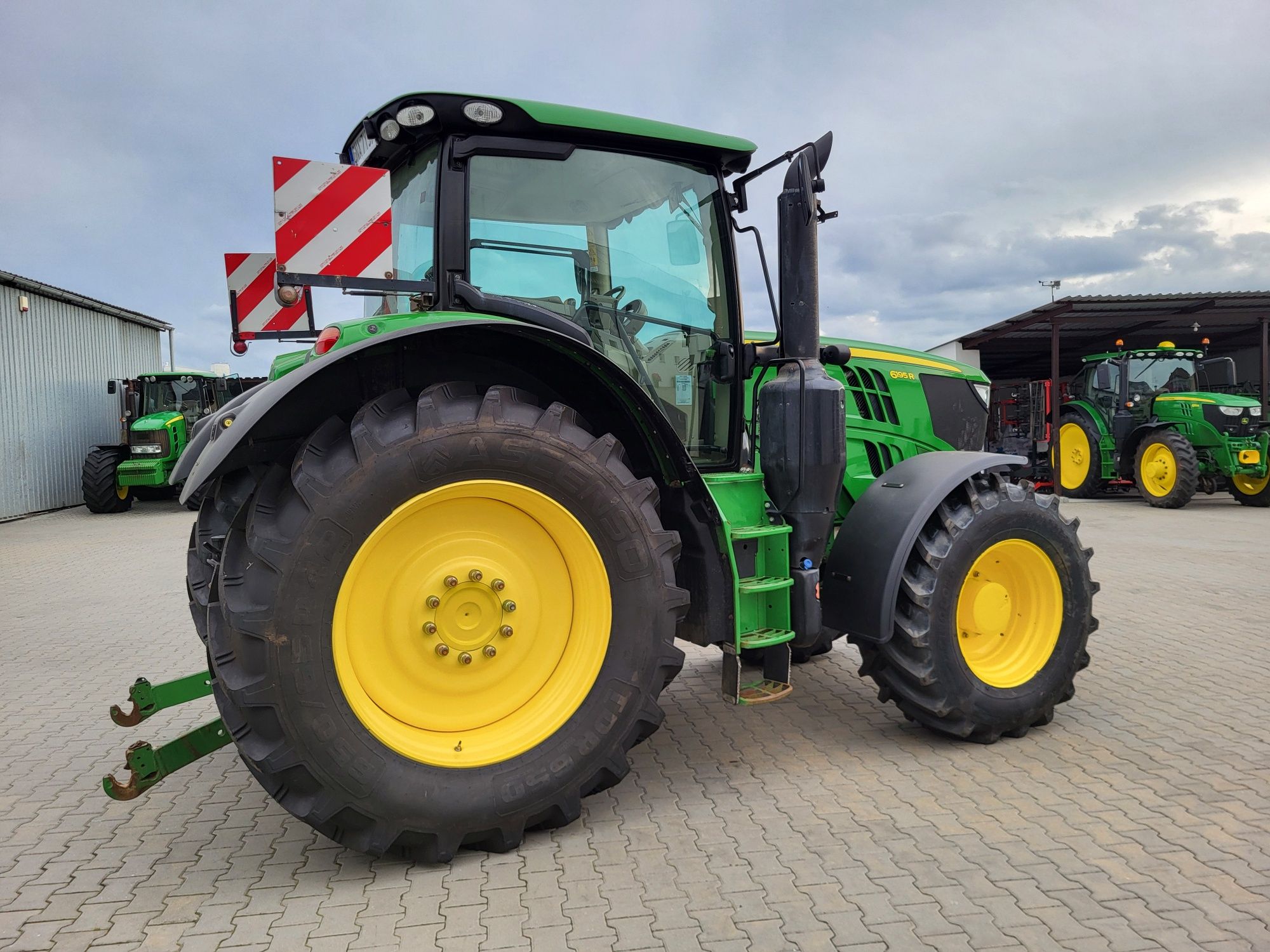 Ciągnik rolniczy John Deere model 6195R