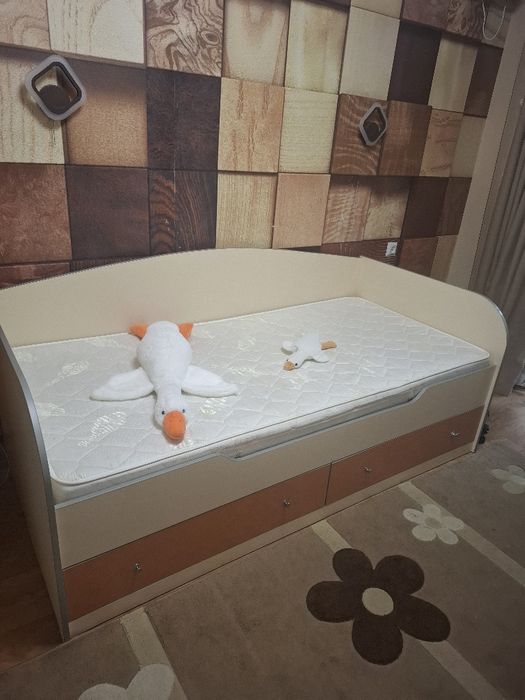 Продам кровать  с ортопедическим  матрасом