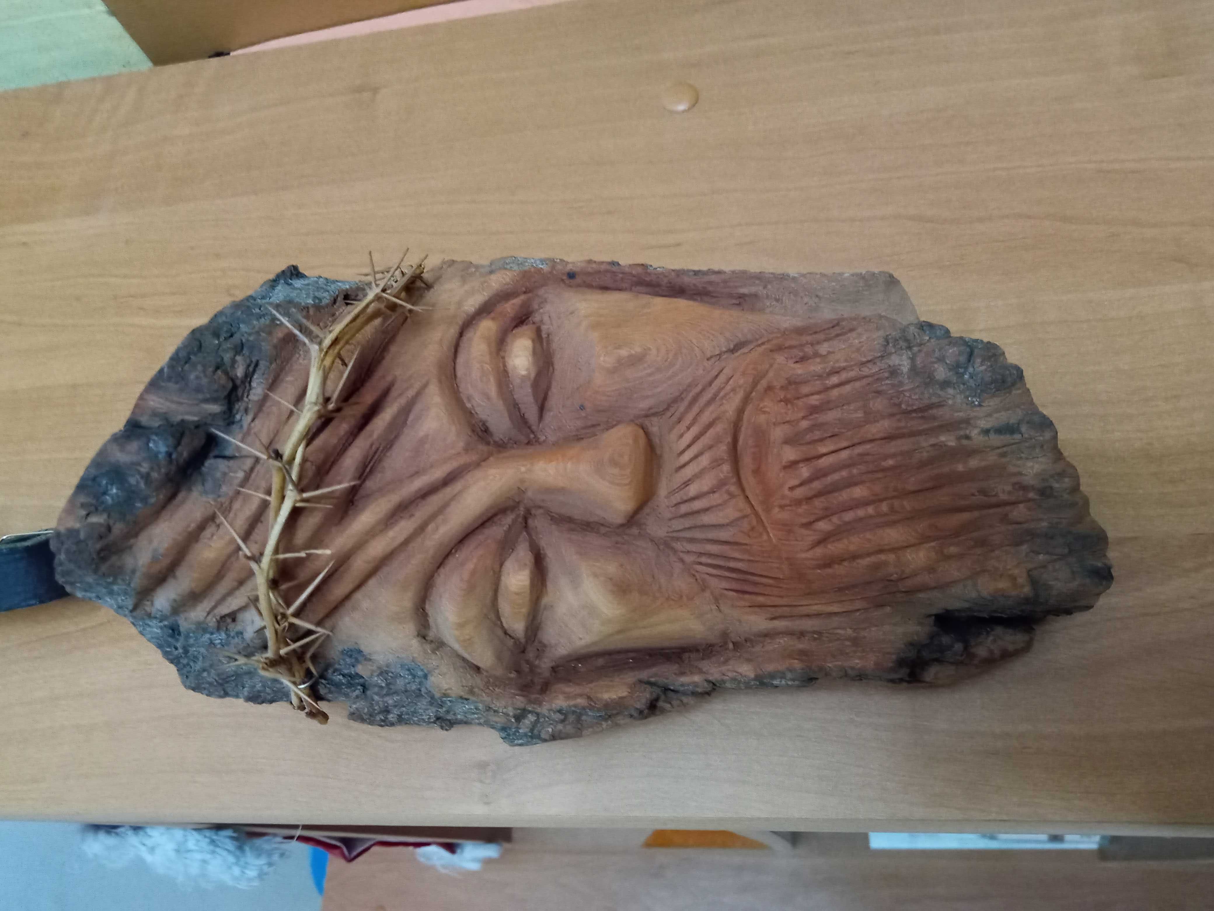 płaskorzeźba drewniana - Jezus w koronie cierniowej - 22 x 12 cm