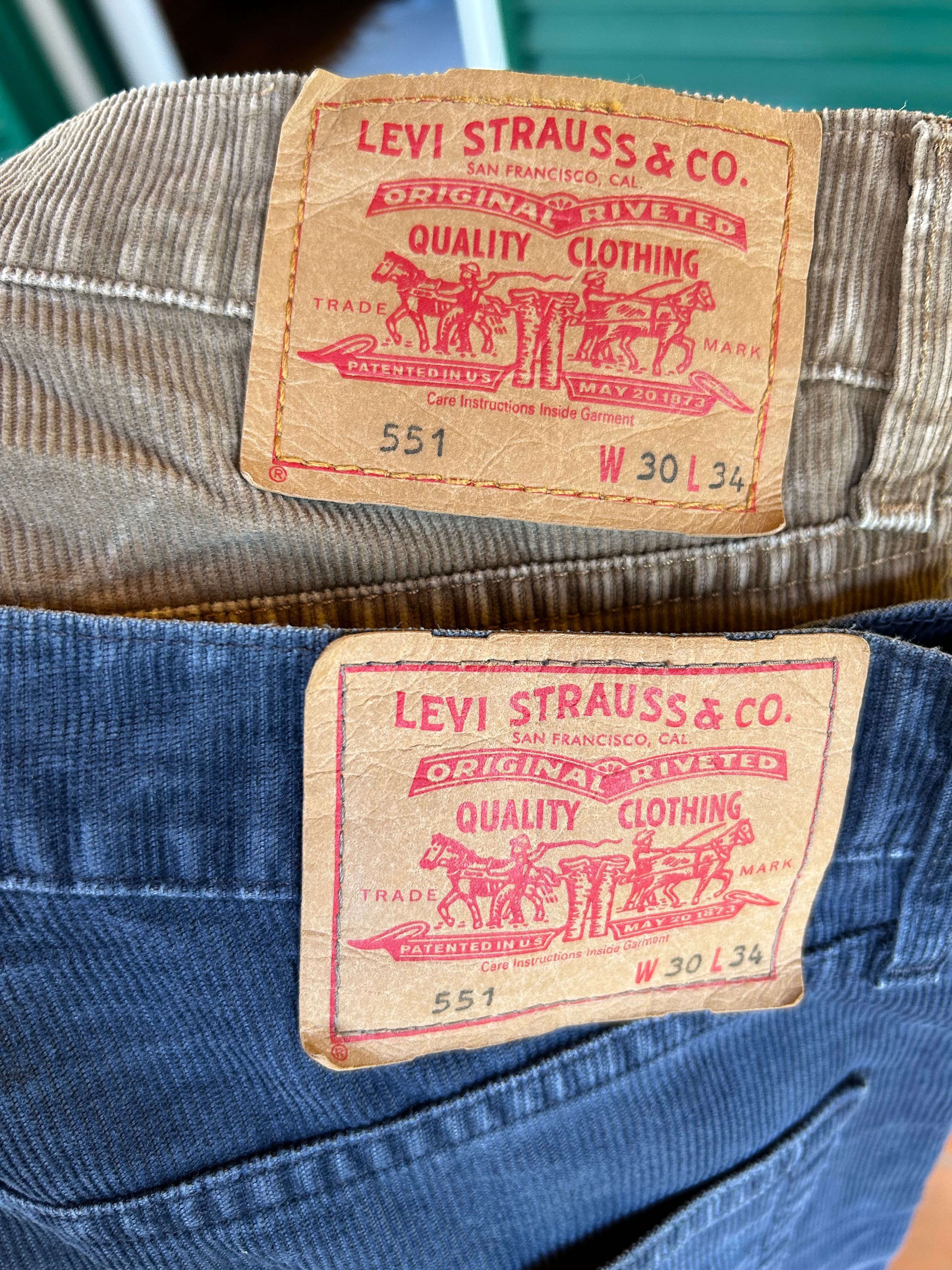 2 pares de calças bombazina Levi’s