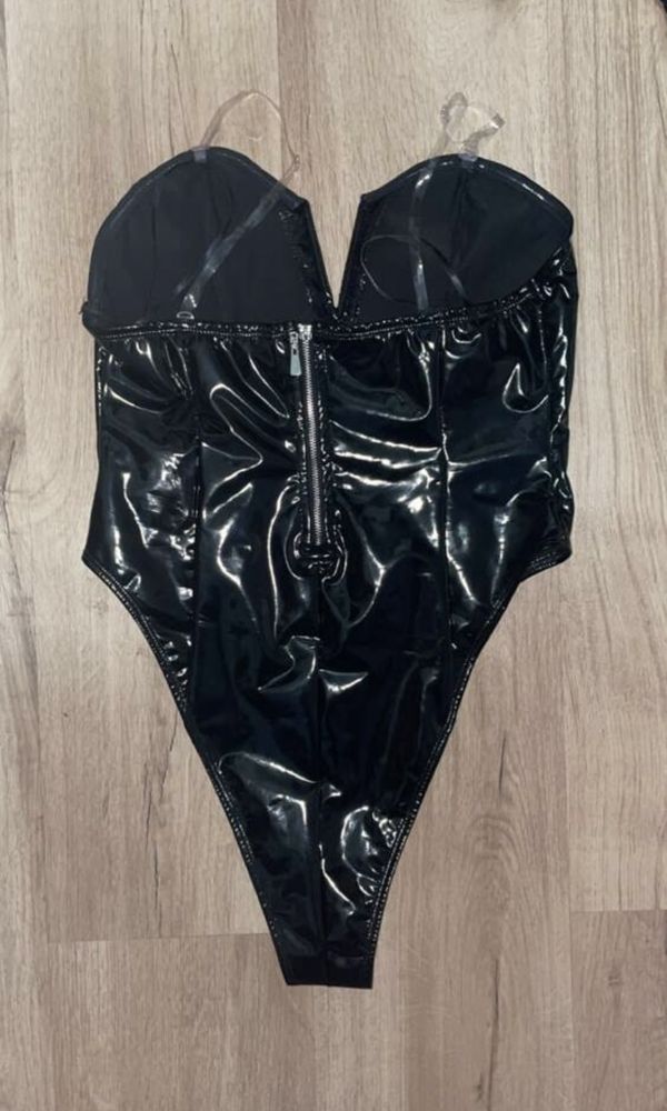 Body de “couro” preto