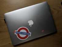 MacBook Air 13” 2017 – uszkodzony touchpad, działa, bateria 1356 cykli