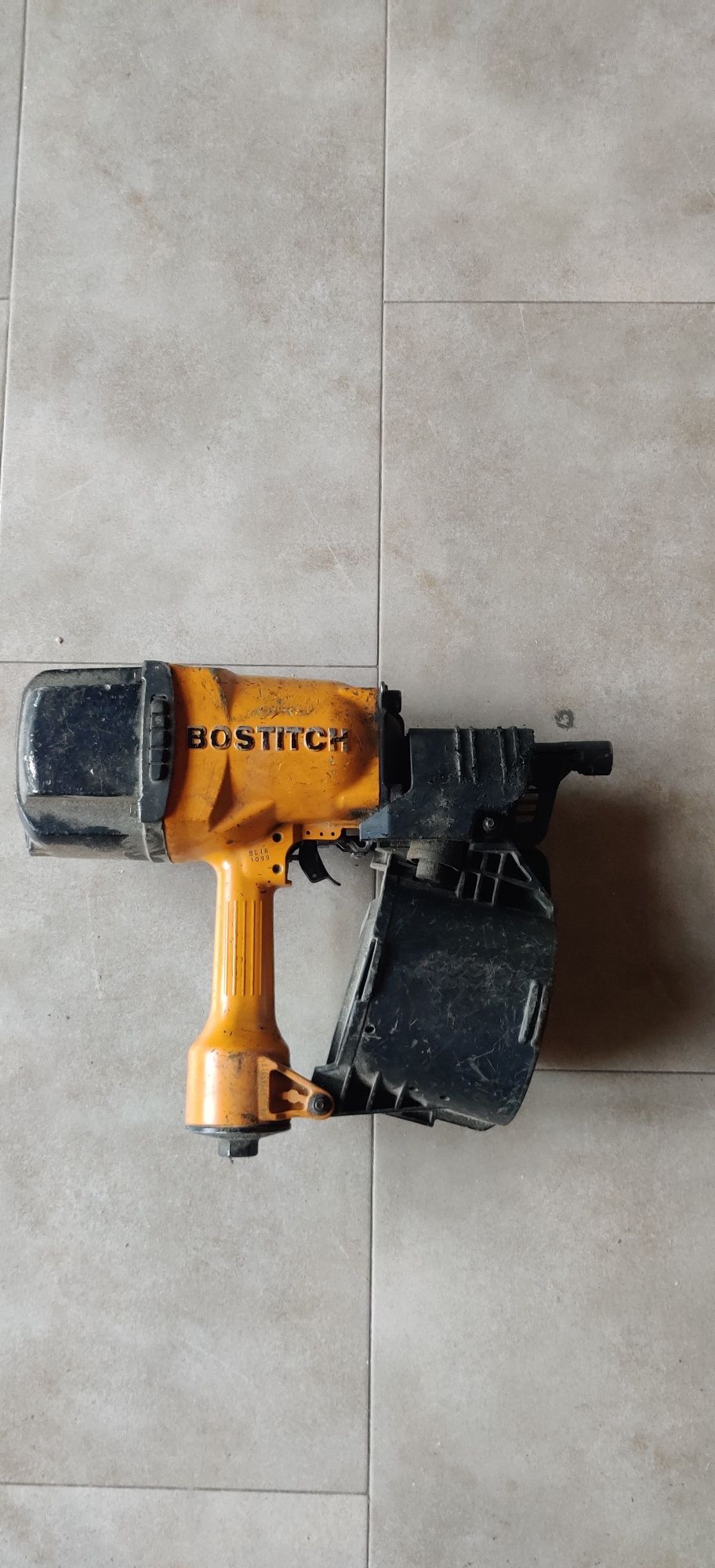 Gwoździarka Bostitch N400C 1