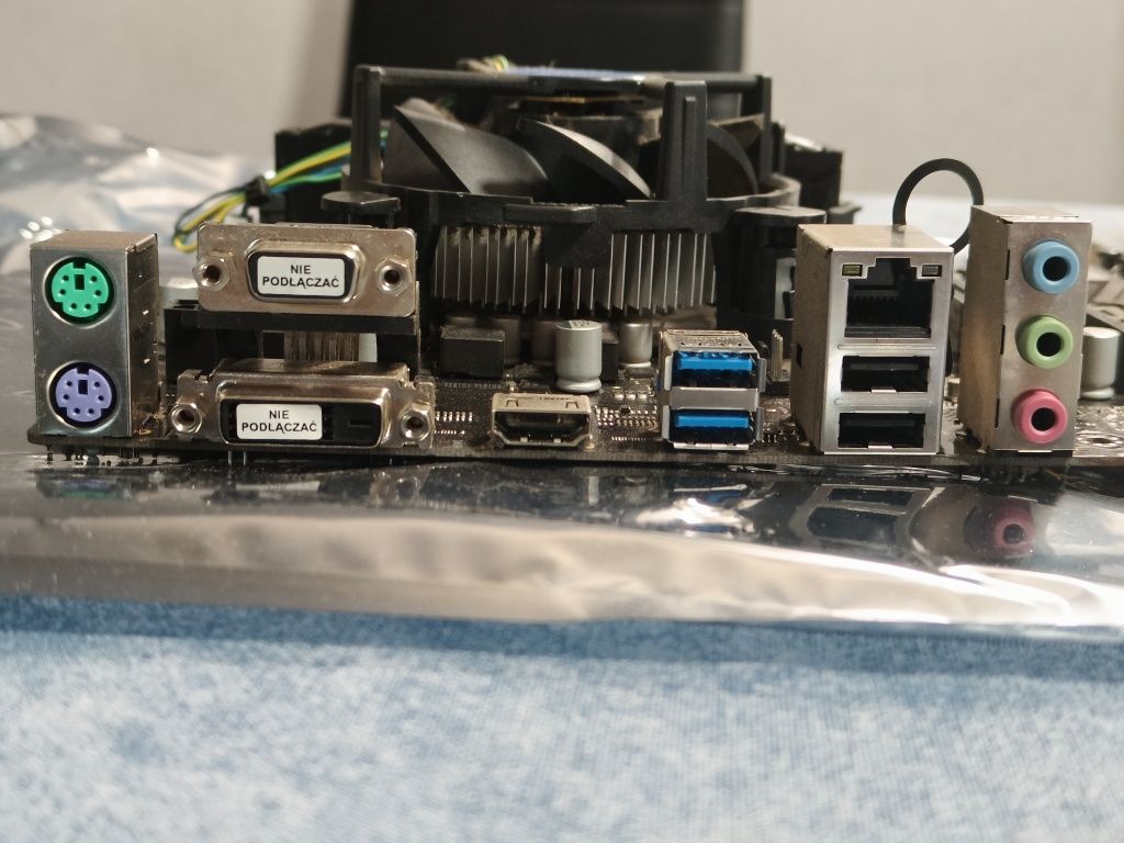 i5 9400f + ASUS H310-A R2.0 + 2x8GB DDR4-2666