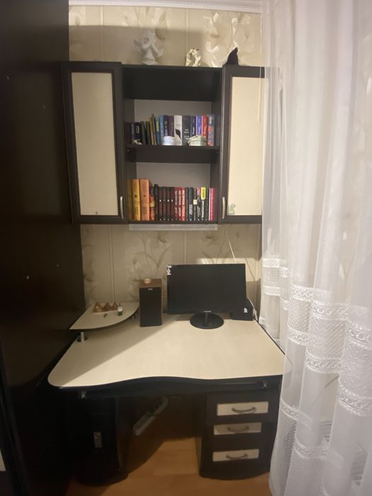 Стіл письмовий