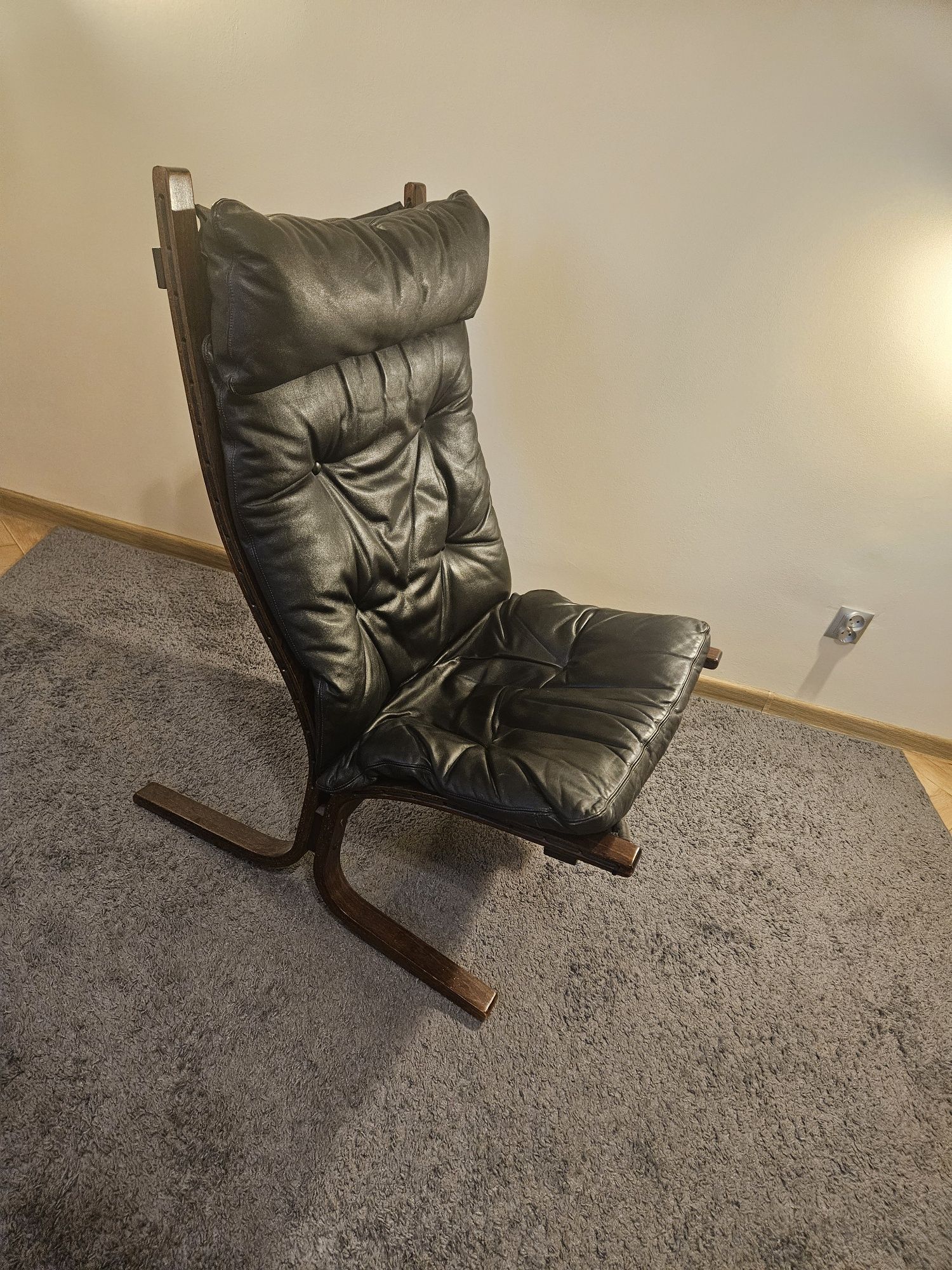 Biały Kruk – oryginalny fotel Siesta, proj. Ingmar Relling dla Westnof