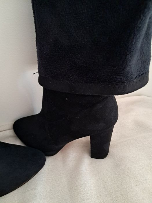 Botas altas, tamanho  36 ,   preta , NOVAS,  forradas em pelo .