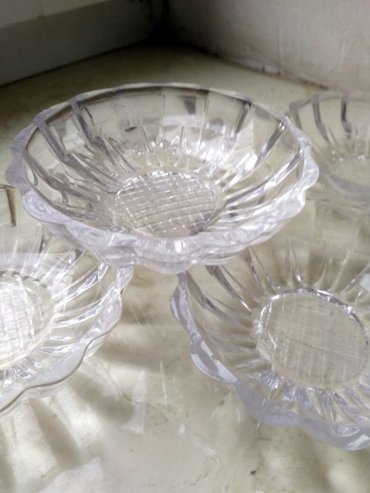 Терміновий розпродаж посуди.