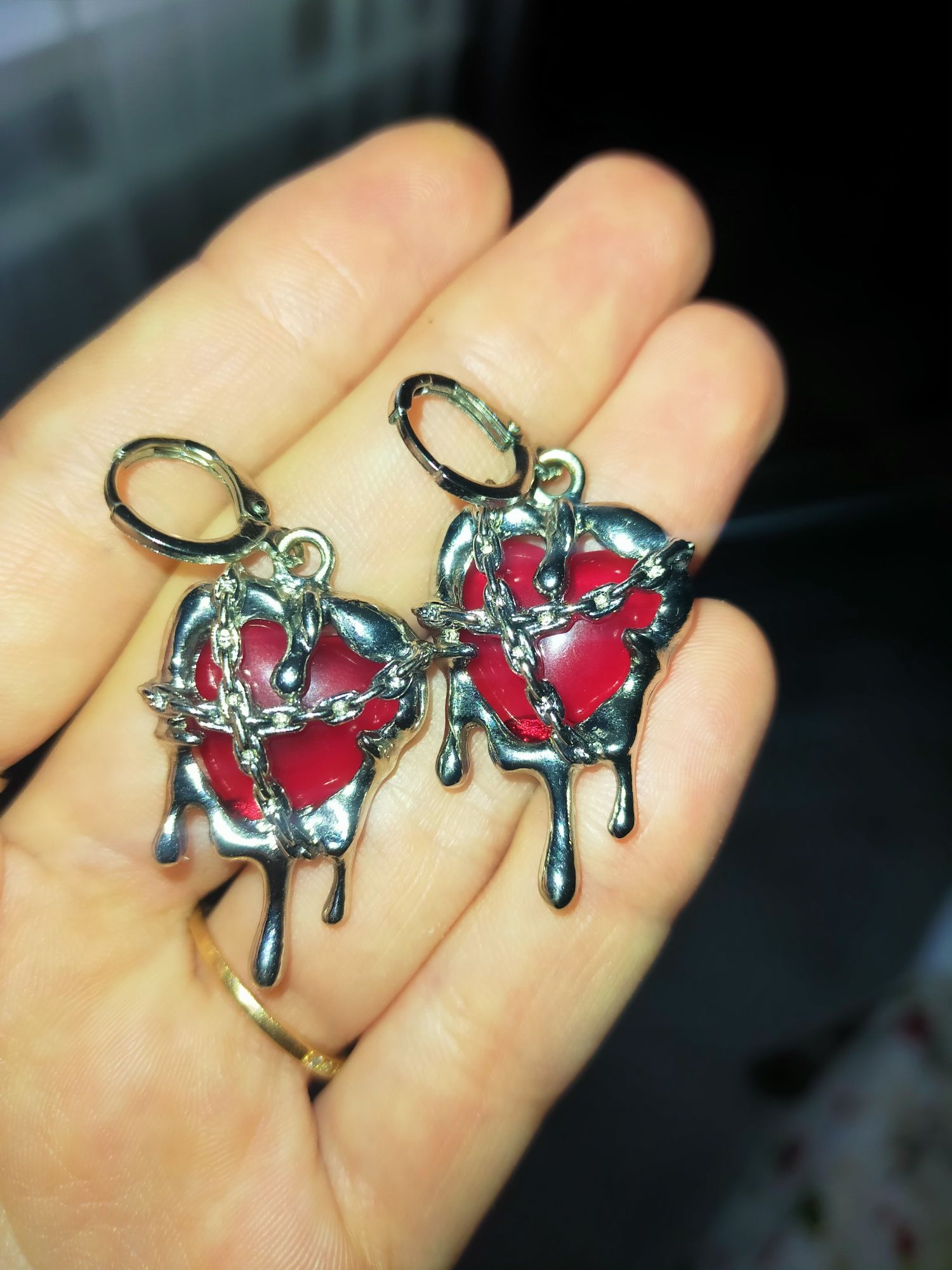Сережки у формі серця