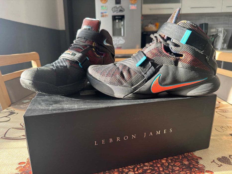 Nike LeBorn 44 (28cm)