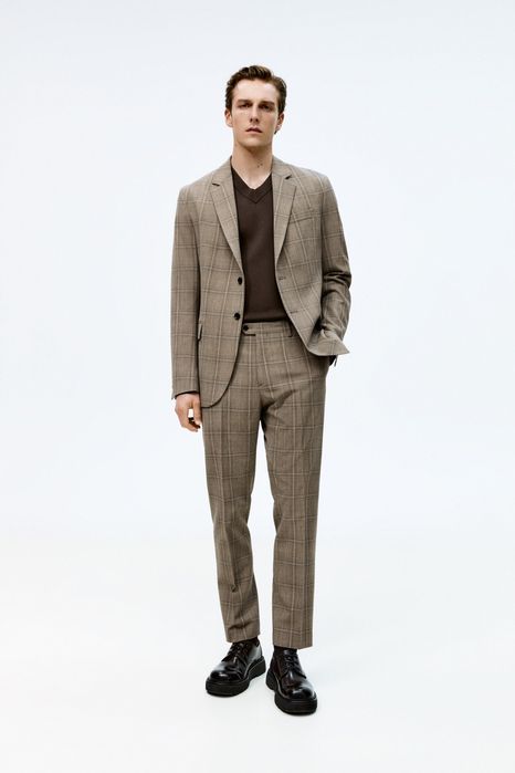 Fato Zara novo Calça tamanho  38 Blazer 48 por estrear