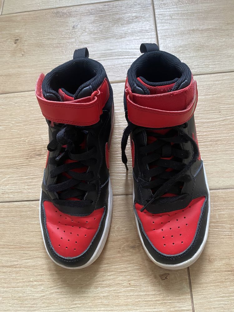 Nike wysokie na gwarancji  czarno czerwone 38