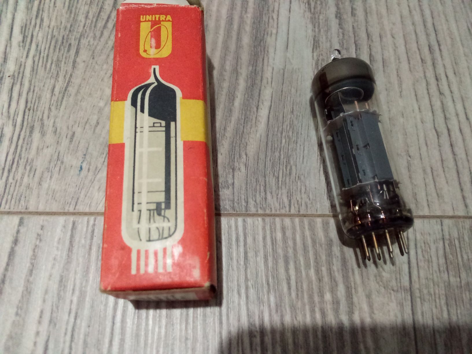 Lampa Elektronowa UNITRA Pct 82